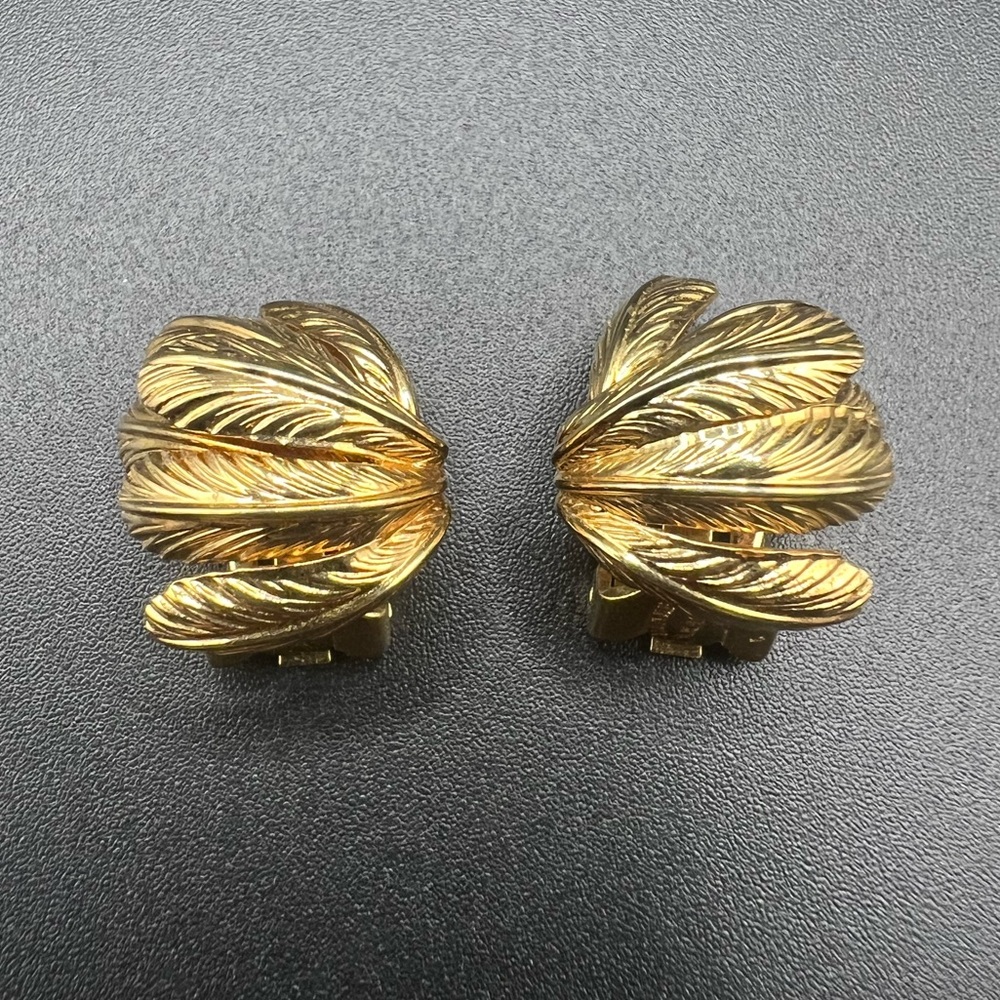 Gold Tone Vintage Leaf Clip-On Earrings - Picture 1 of 3